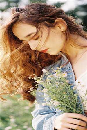 那一瞬的地老天荒讲的是什么