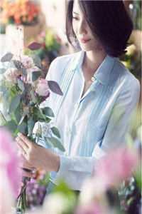 脸上洋溢着快乐的笑