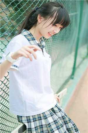 十年如梦尽堪伤 乐事如今 回首做凄凉